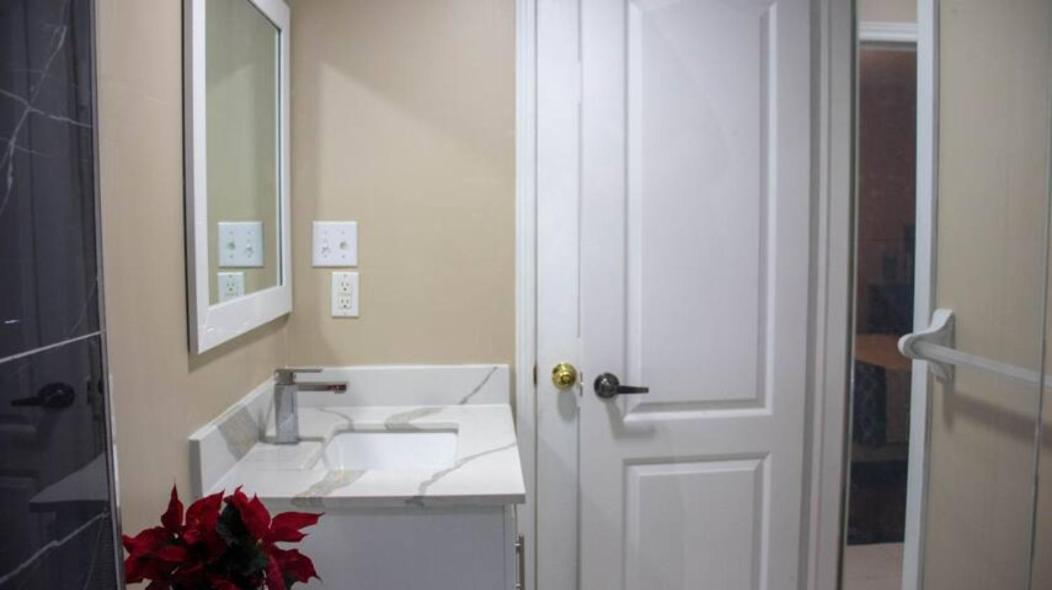 Riz Khan Peaceful Mississauga Home Exterior photo